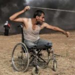 Foto Pejuang Berkursi Roda Palestina yang Mengguncang Dunia | InsanNews InsanNews | Inspiratif dan Terpercaya