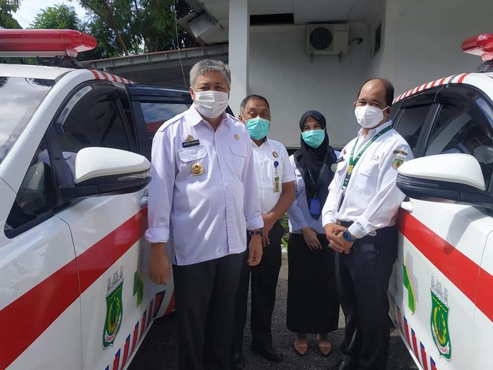 Bupati Pinrang serahkan dua Unit Mobil Ambulans untuk RSU Lasinrang Pinrang InsanNews.id