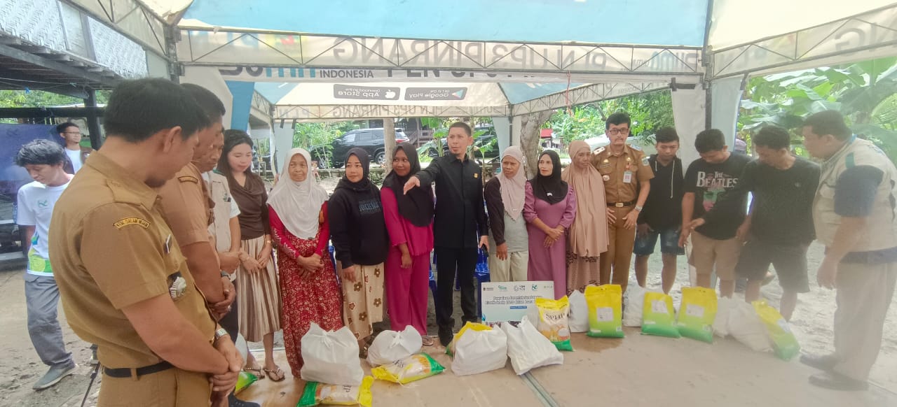 Hastan Mattanete Wakili Ketua DPRD Pinrang Hadiri Peringatan Hari Listrik Nasional di Kampung Tengah  | InsanNews InsanNews | Inspiratif dan Terpercaya