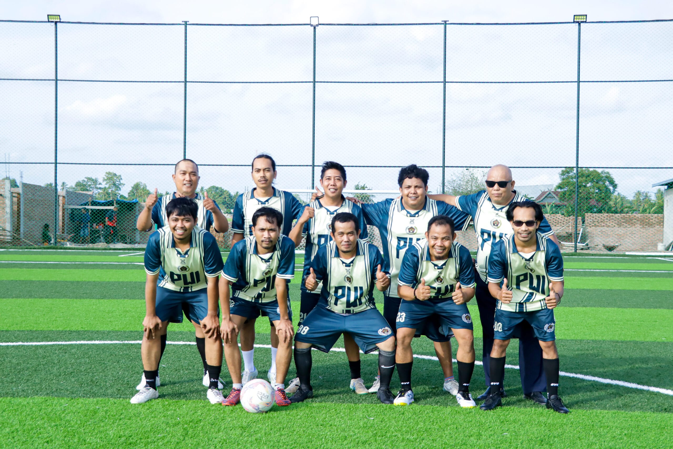 Polres Pinrang dan Jurnalis Perkuat Sinergitas Lewat Fun Mini Soccer | InsanNews InsanNews | Inspiratif dan Terpercaya